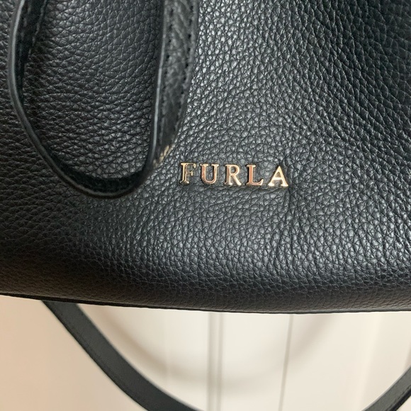 Beautiful FURLA Black Pebble Leather Bucket Bag - Picture 2 of 5